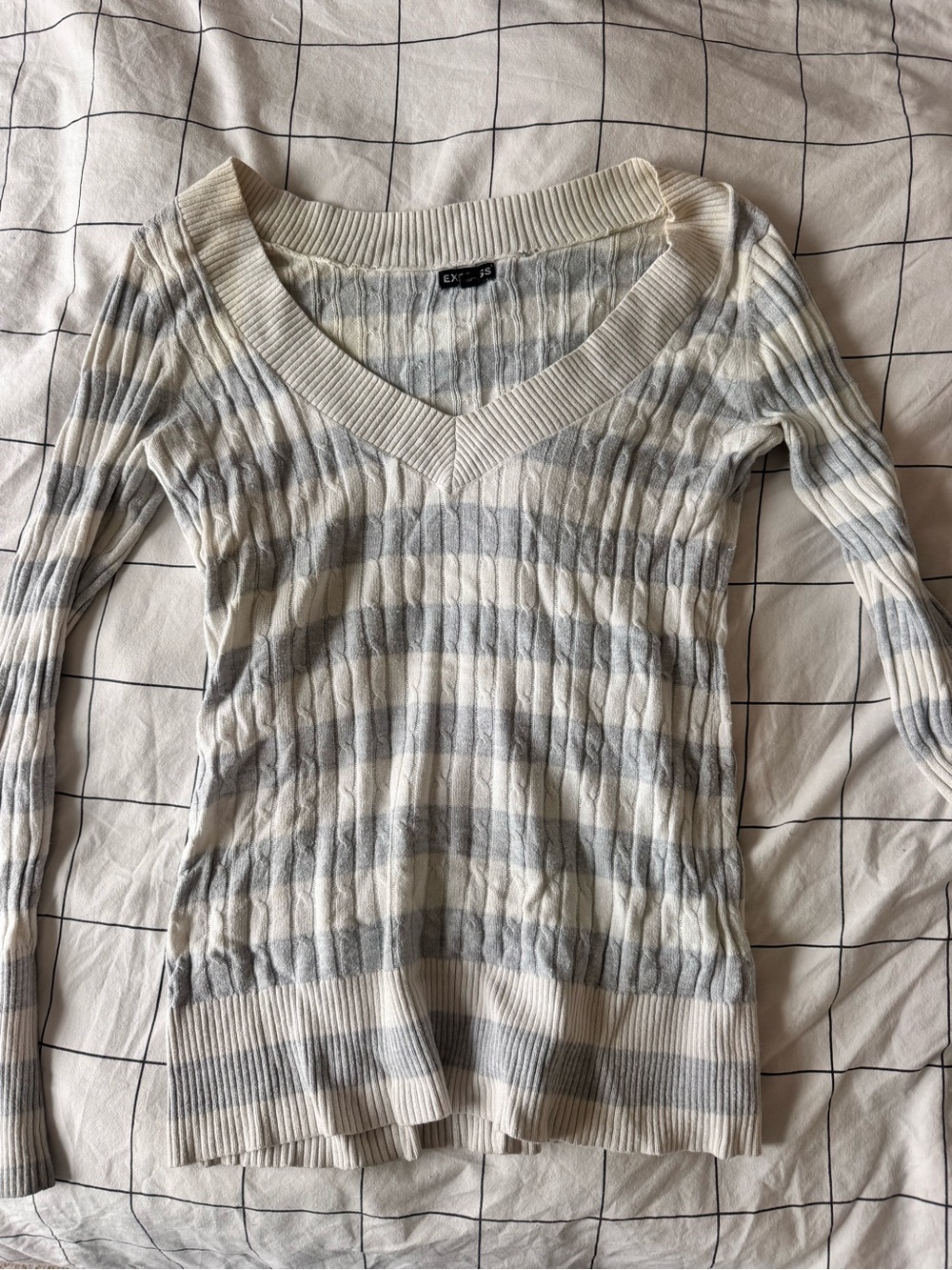 Vintage express white + grey knit sweater